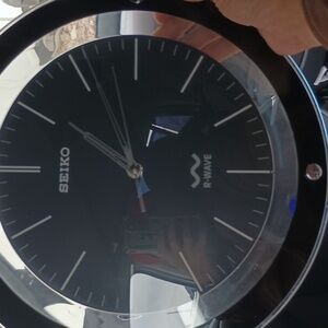 SEIKO radio controlled clock 12" diameter, precision time all the time